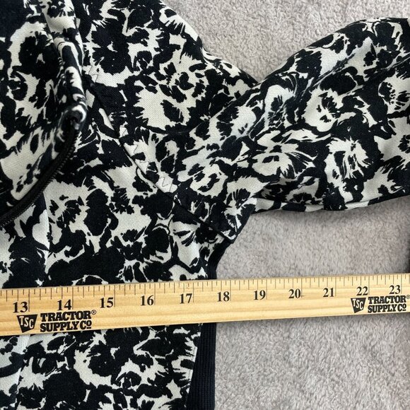 Lululemon Women's Size 6 Black & White Floral Zip-Up Sweatshirt - Picture 5 of 10